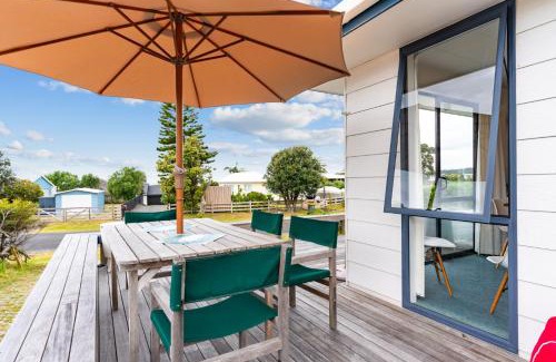 Omaha House | The Summer Pad - Omaha Holiday Home
