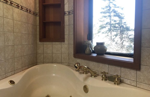 Pine Cove House | The Summer Solstice House-Cal-Zen, Hot-Tub and Sunsets.