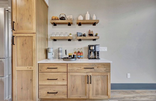 Ellicottville House | The Summit-BRAND NEW-3 king suites and Hot Tub and Sauna