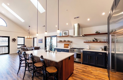 Hood River Condo | The Summit-Luxury three bedroom penthouse in the iconic Horsefeathers building!