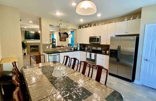Gateway House | The Sun Belle House