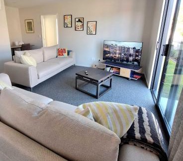 Wanaka House | The Sun Catcher three bedroom home perfect for families