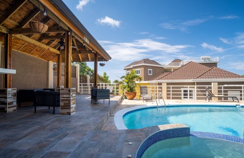 IronShore Estates Villa | The Sun Seeker Villa Ja Luxury10 bedrooms. Fully staffed. Great for large groups