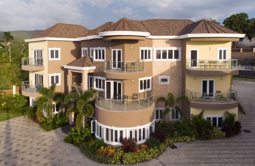 IronShore Estates Villa | The Sun Seeker Villa Ja Luxury10 bedrooms. Fully staffed. Great for large groups