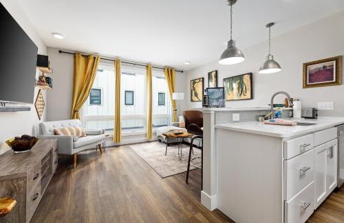 Traverse City Apartment | The Suncatcher on Gillis