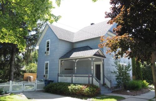 Frankfort House | The Sundowner - Gorgeous & Great Location!