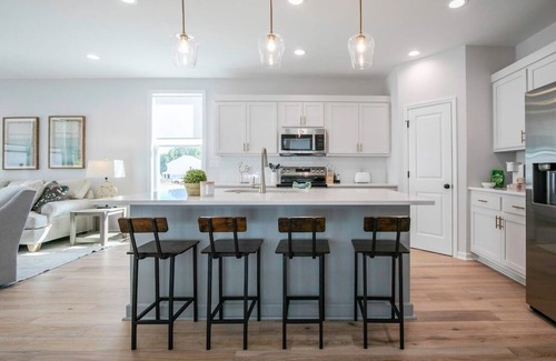 Oxford House | The Sunflower, 4BR Luxe Stay by Velvet Ditch Villas