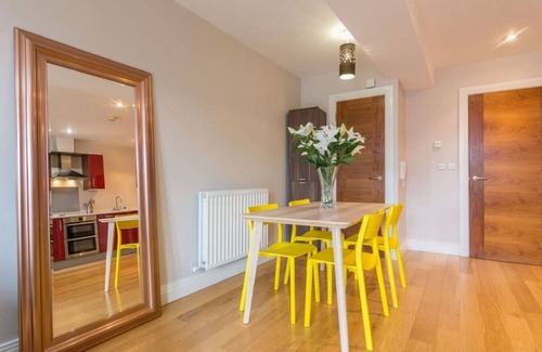 Cathedral Quarter Apartment | The Sunflower Central Belfast Apartment | Sleeps 4 | Steps from Cathedral Quarter