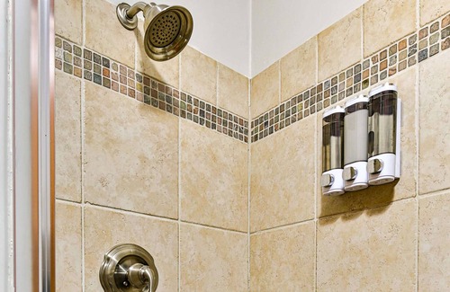 Southwark Bed & Breakfast | The Sunflower Suite Queen Village