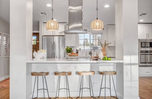 Alhambra House | The Sunny Escape Summ