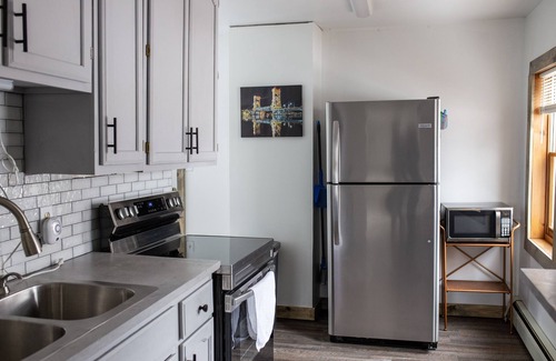 Laurium House | The Sunny Side! Convenient and Sleeps 6!