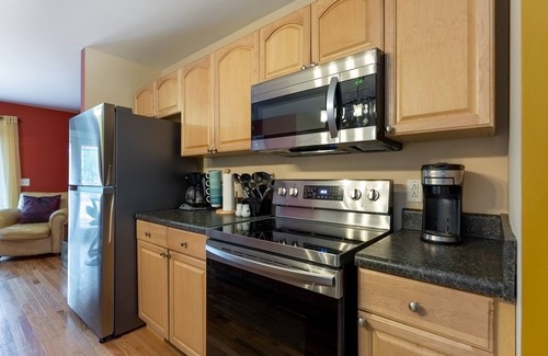 McFerrin Park House | The Sunny Side Up - Only 5 Minutes from Downtown
