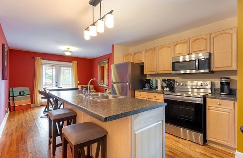 McFerrin Park House | The Sunny Side Up - Only 5 Minutes from Downtown