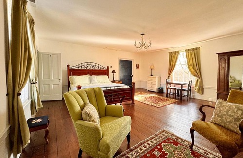 Clarksville Bed & Breakfast | The Sunnyside Sisters Bed and Breakfast
