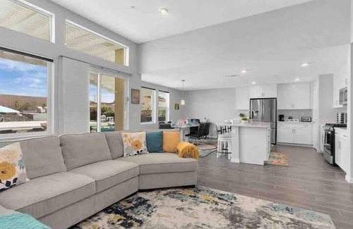 Desert Hot Springs House | The Sunrock Oasis Mountain Views