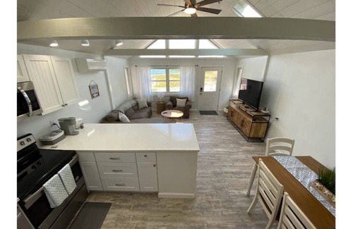 Hull House | The Sunset Bay Retreat - Cozy Beach Bungalow