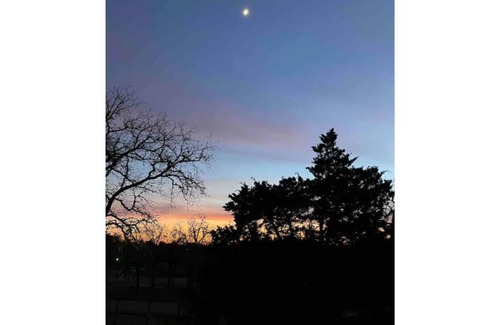 Somerville Cottage | The Sunset Cottage by Lake Somerville