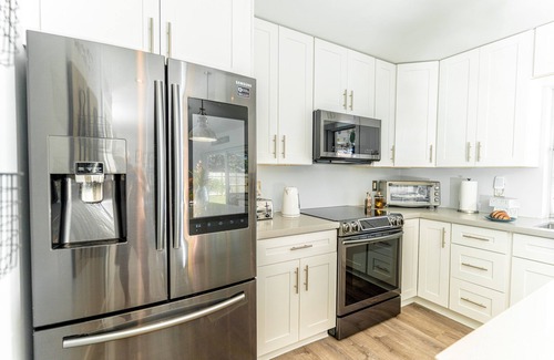 Palm Aire Village West House | ★The Sunset Dream★ Luxury Escape | Pool Patio Lake for Families
