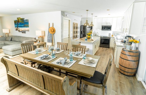 Palm Aire Village West House | ★The Sunset Dream★ Luxury Escape | Pool Patio Lake for Families