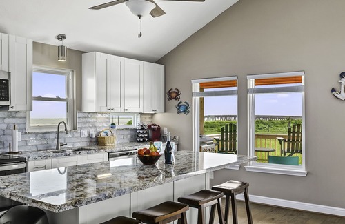 San Luis House | The Sunset House in Treasure Island
