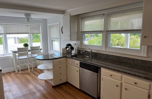 Marblehead House | The Sunset Lighthouse Marblehead - Exclusive Waterfront 3brm/2.5bath Home