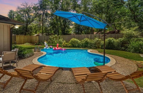 Huntsville House | The Sunset No Service Fees Games Pool BBQ