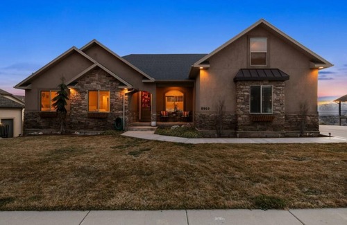 Pleasant Grove House | THE SUNSET OASIS! Your resort that feels like HOME!
