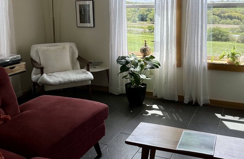 Burdett House | The Sunset Suite