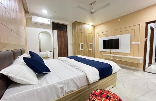 Nathdwara Villa | The Sunset view Villa I A Luxury boutique with elite swimming pool 5BHK I just 2km from Shreenathji Temple 966o9o1oo6