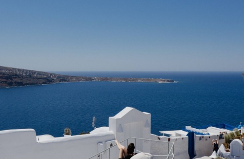 Oia Villa | The Sunset WindMill - 3 bedroom, 3 bathroom villa with outdoor jetted tub!