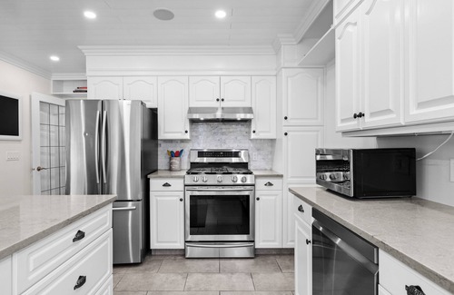 South Pandosy House | The Sunshine House | Near Beaches And Wineries!