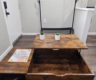 Cleveland Apartment | The Sunshine Suite