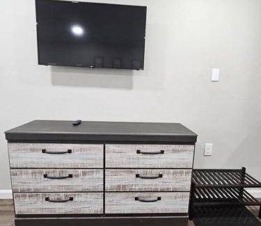 Cleveland Apartment | The Sunshine Suite