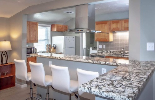 Three Oaks House | The super comfy Buck!