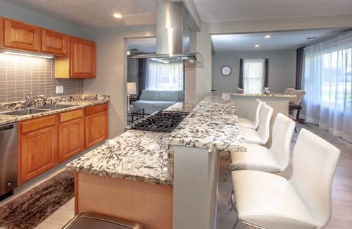 Three Oaks House | The super comfy Buck!