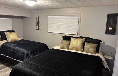 Munising Cabin | The Superior Lodge - Located On Trail - Pictured Rocks Lakeshore, Munising MI