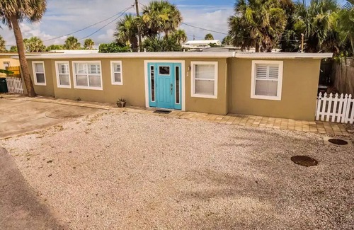 Melbourne Beach House | The Surf HousenSingle Family Home - Deeded Beach Access