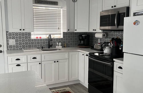 Baiting Hollow Cottage | THE SURF SHACK "A WAVE FROM IT ALL"
