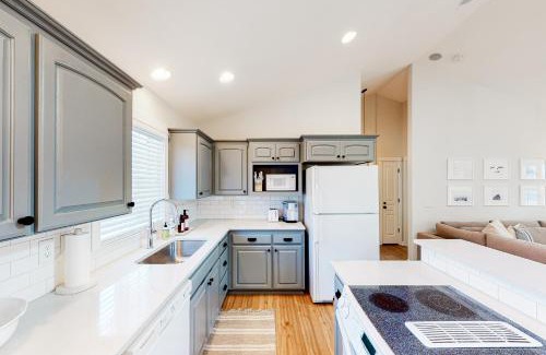 Four Sisters House | The Surfbird