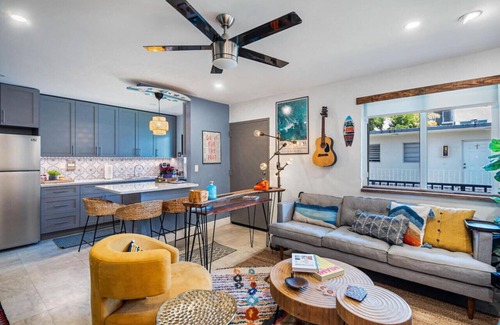 The Roads Apartment | The SurfSide Hideout - Charming/Cozy/Central