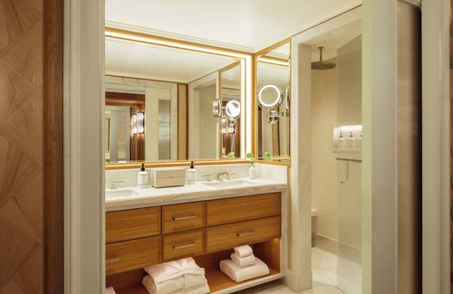 Uptown Hotel | The Surrey A Corinthia Hotel