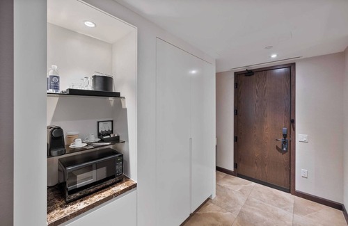 Toronto Entertainment District Hotel | The Sutton Place Hotel Toronto