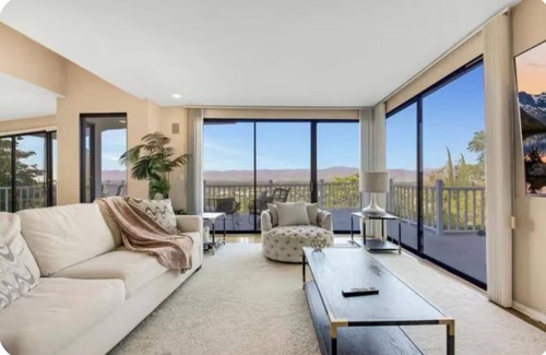 Sherman Oaks Villa | The Swan: A 3bd Spa Like Stay with Game Room, Views, and room for relaxing