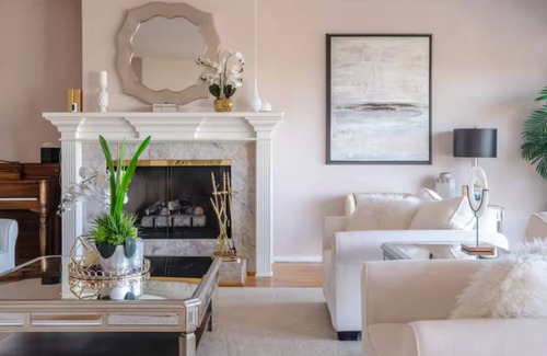 Sherman Oaks Villa | The Swan: A 3bd Spa Like Stay with Game Room, Views, and room for relaxing