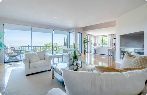 Sherman Oaks Villa | The Swan: A 3bd Spa Like Stay with Game Room, Views, and room for relaxing