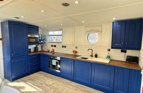 Barton under Needwood Boat Rental | The Swan Flotel - Barton Marina