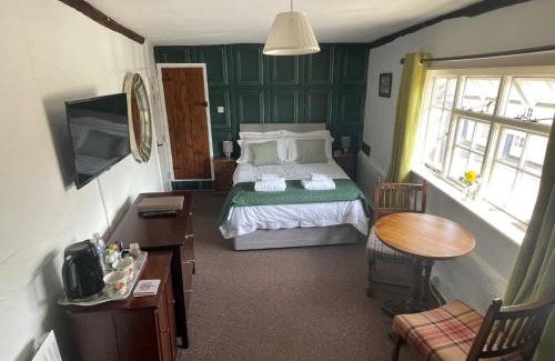 Monks Eleigh Bed & Breakfast | The Swan Inn