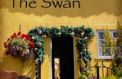 Monks Eleigh Hotel | The Swan monks eleigh