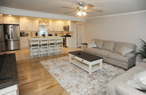 Portage House | The Swan- The best place to stay in Portage Beautiful 4-Bed 2-Bath House