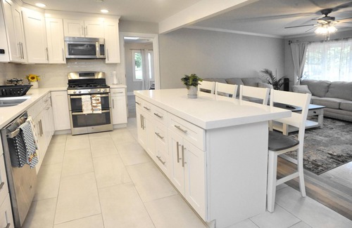 Portage House | The Swan- The best place to stay in Portage Beautiful 4-Bed 2-Bath House